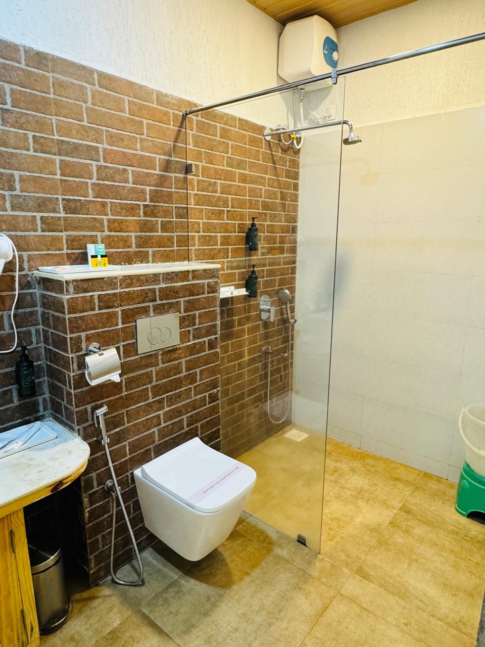 Maargit Beach Resort Super Deluxe Chalet (Minute Walk to the Beach) 12