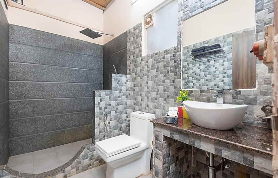 Amadi Beach Front Resort Buttercup 4