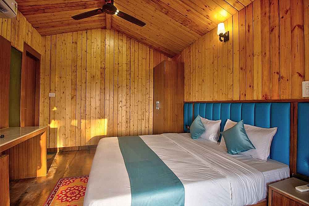 Oceano Beach Resort Deluxe Cottage with Pool view and Balcony 2