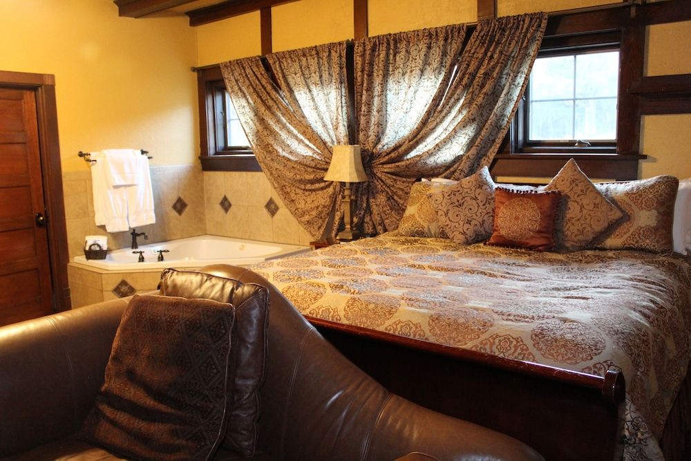 Deluxe Double Room, Ensuite (Oak)