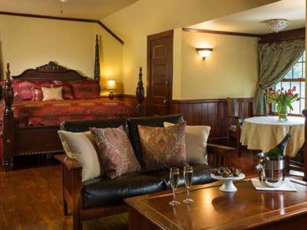 Superior Double Room, Ensuite (Spruce)