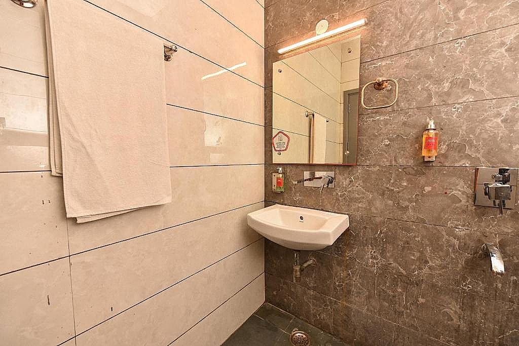 Hotel Admire Inn Ghaziabad By ASPL Deluxe Queen Room 13