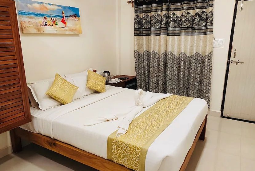 Baga Beach Hotel Deluxe Room 6