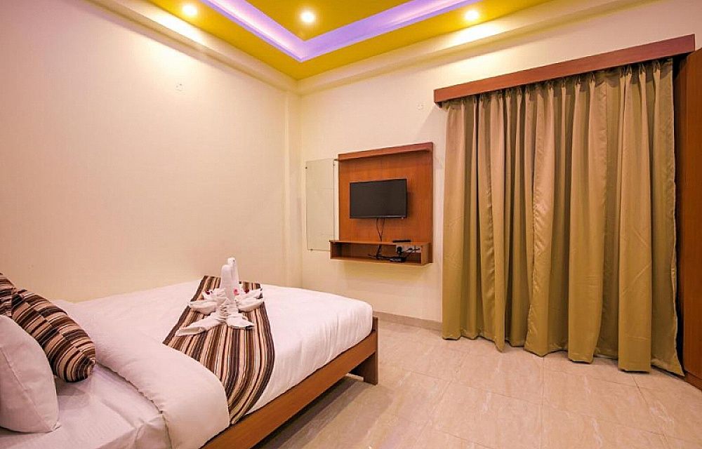 Twin Towers Double Deluxe Room 8
