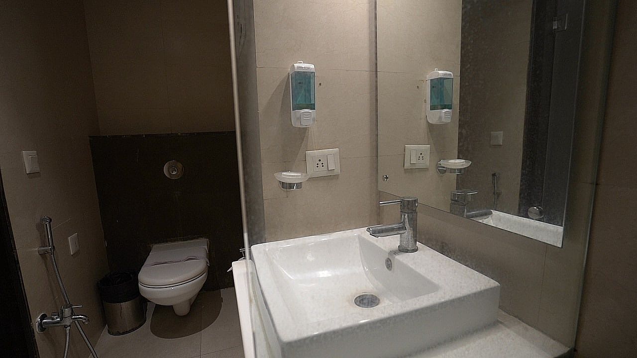 Bellmont Hotel @ Botanical Garden Metro Station Deluxe Double Room 6