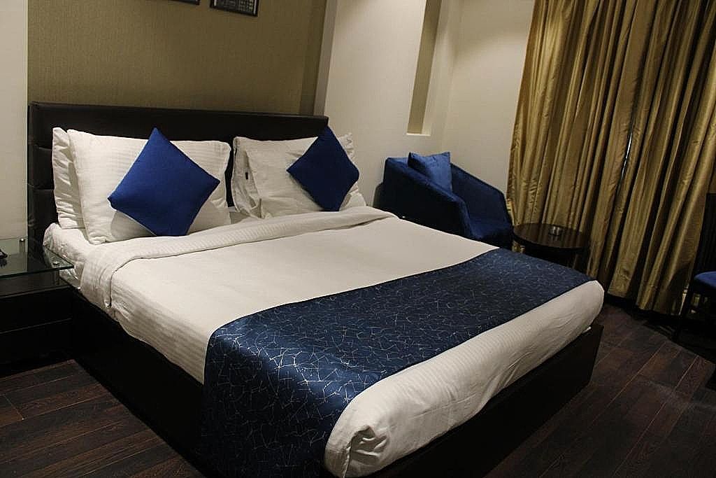 Bellmont Hotel @ Botanical Garden Metro Station Deluxe Double Room 2