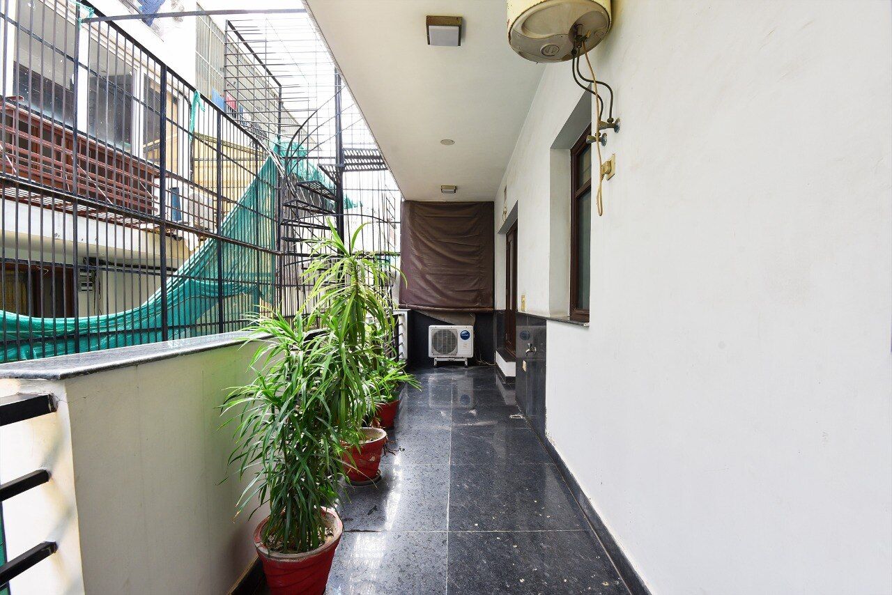 undefined BluO Modern Studio DLF Galleria Market 2