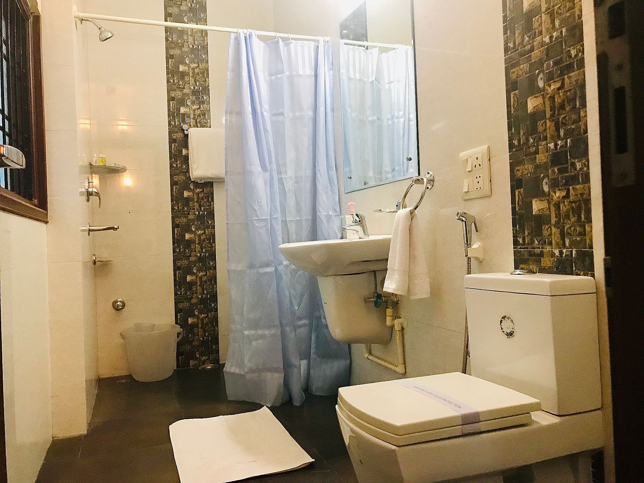 BluO Modern Studio DLF Galleria Market Studio 11