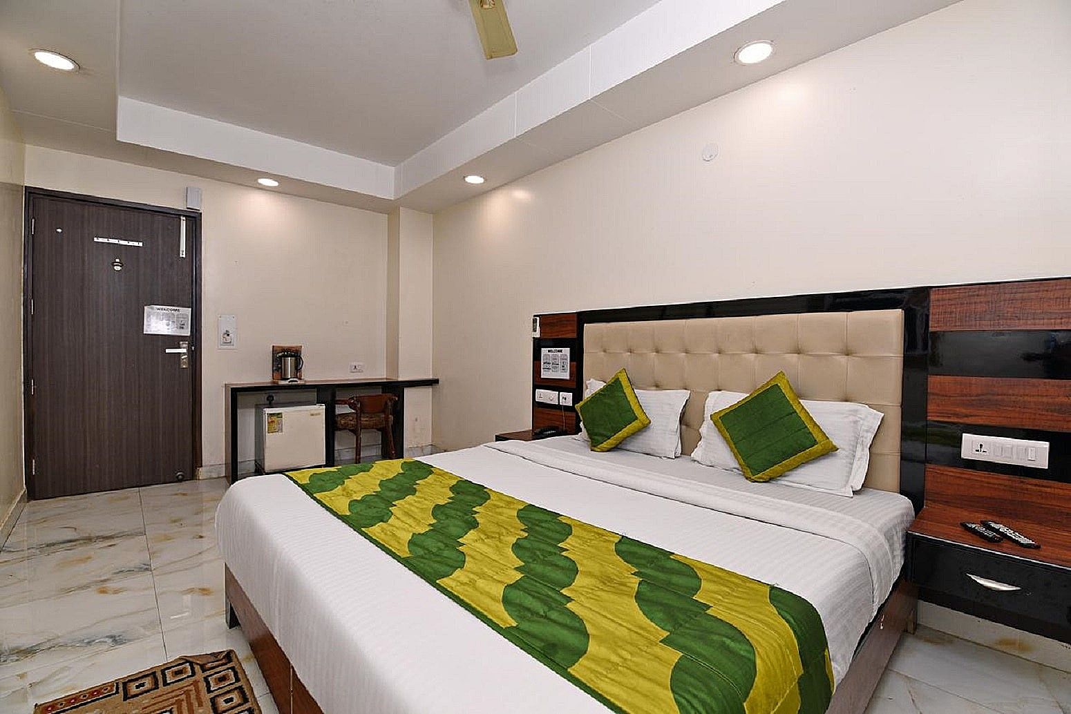 Deluxe AC Room - Delhi Local Id Accepted
