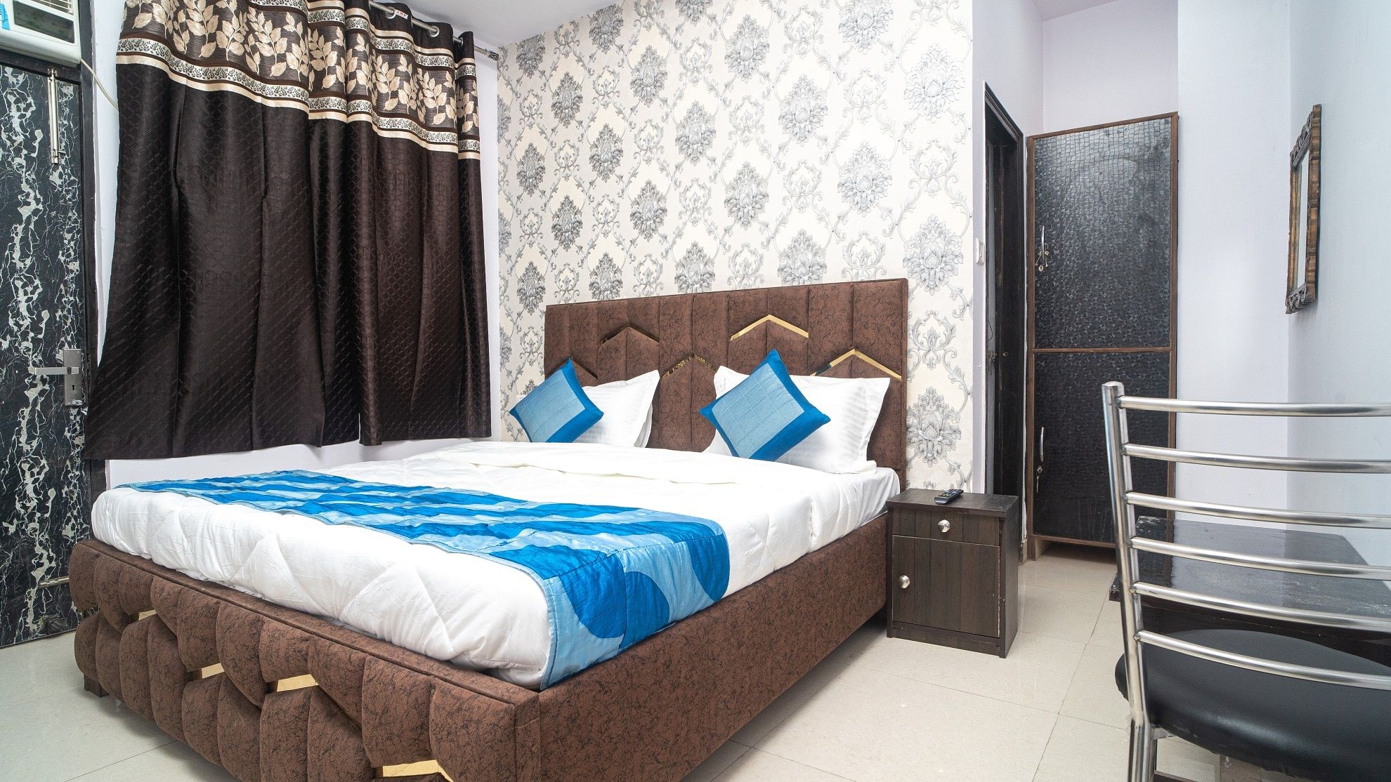 Deluxe AC Room - Delhi Local Id Accepted