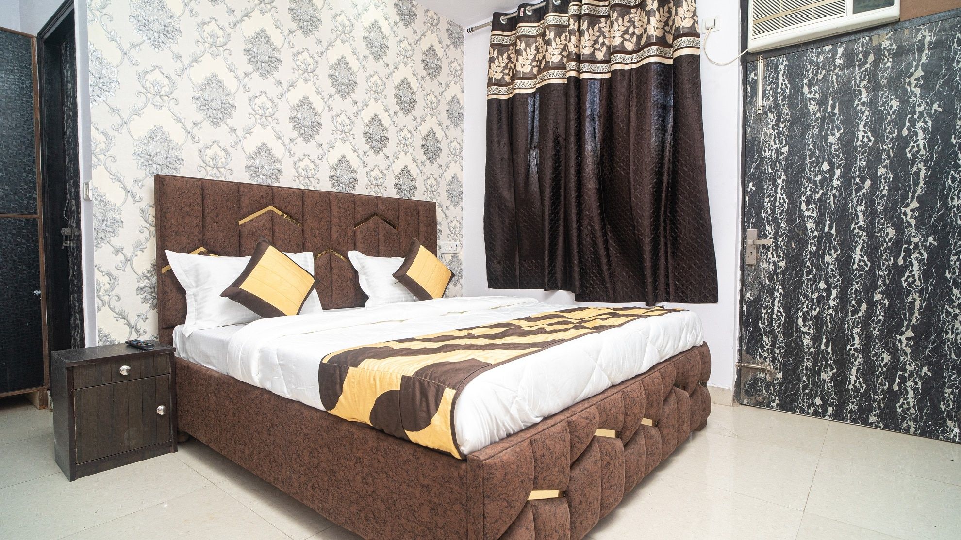 Deluxe AC Room - Delhi Local Id Accepted