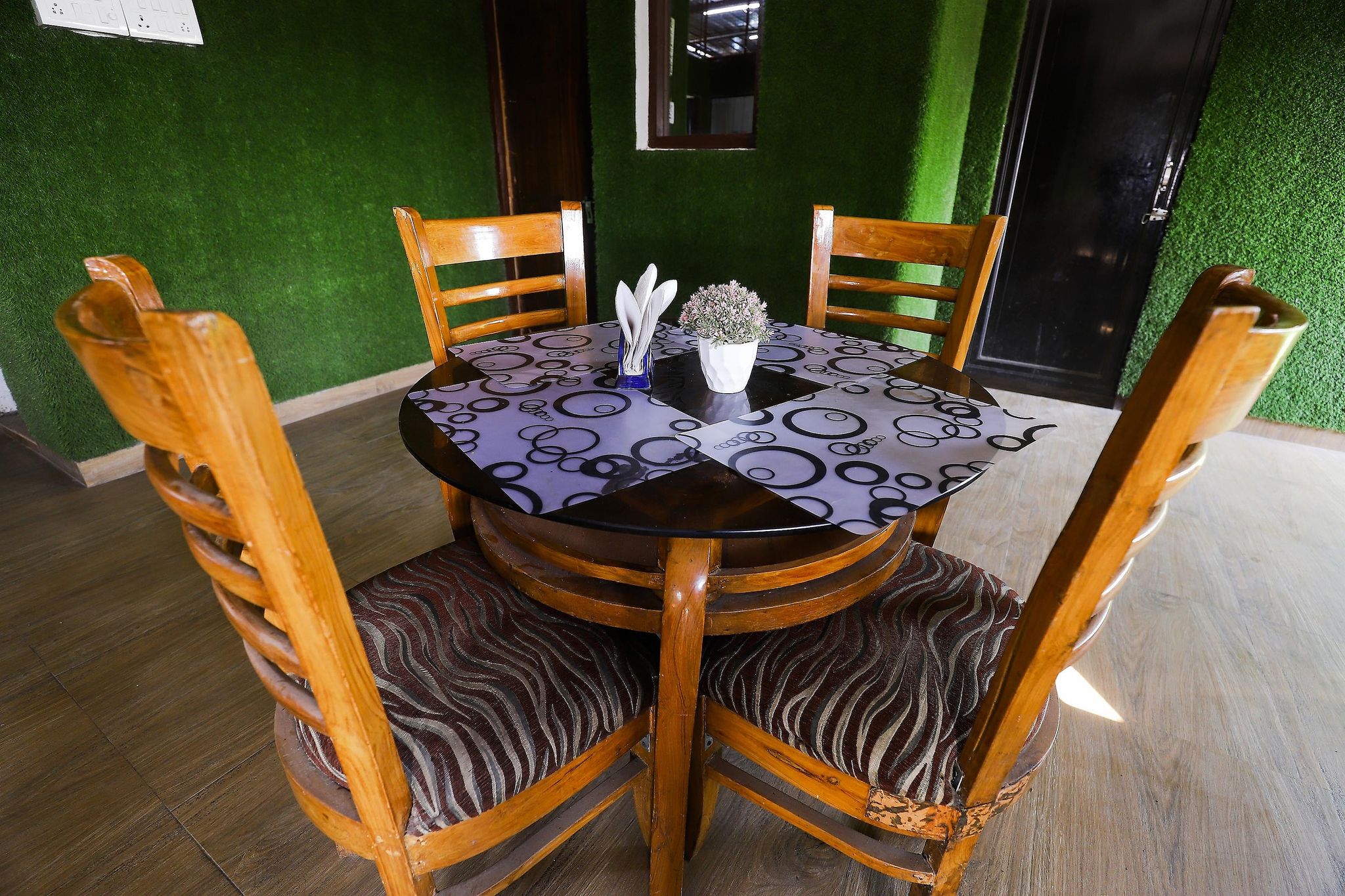 Food & Dining