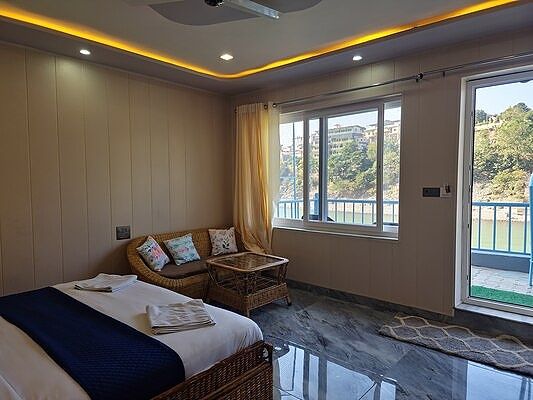 Karwaan by the Ganges Premium Ganga View 8