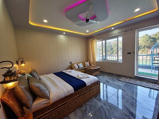 Karwaan by the Ganges Premium Ganga View 3
