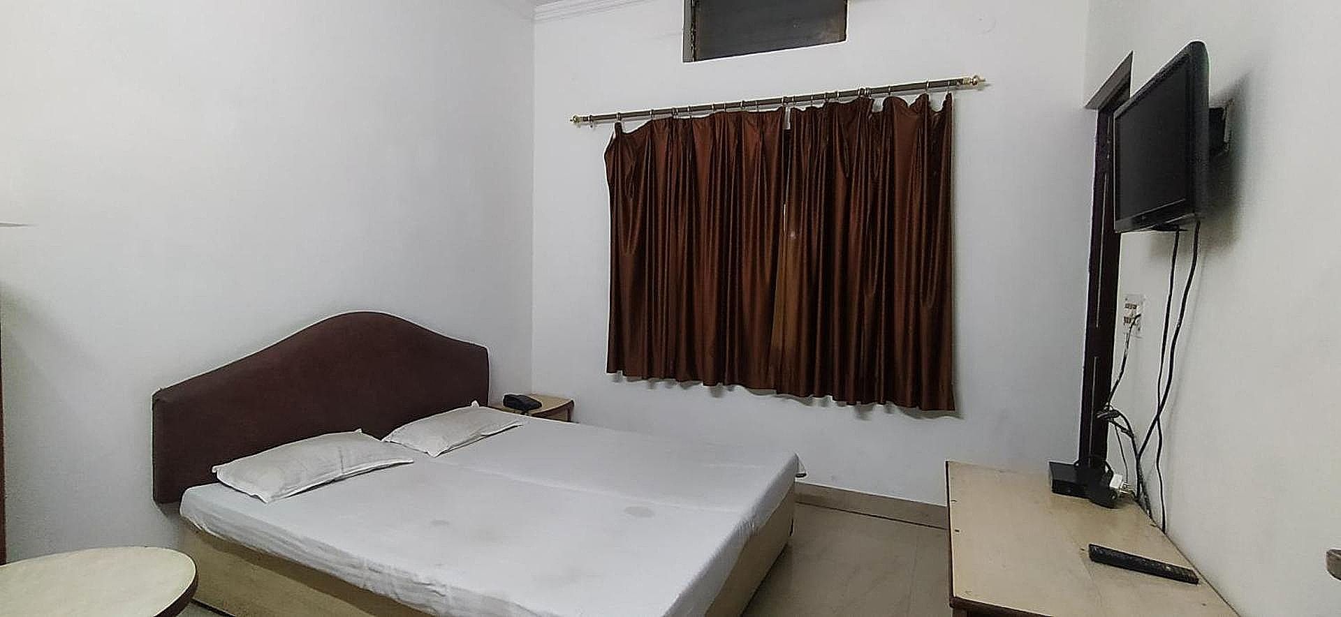Hotel Samrat Standard Room 4
