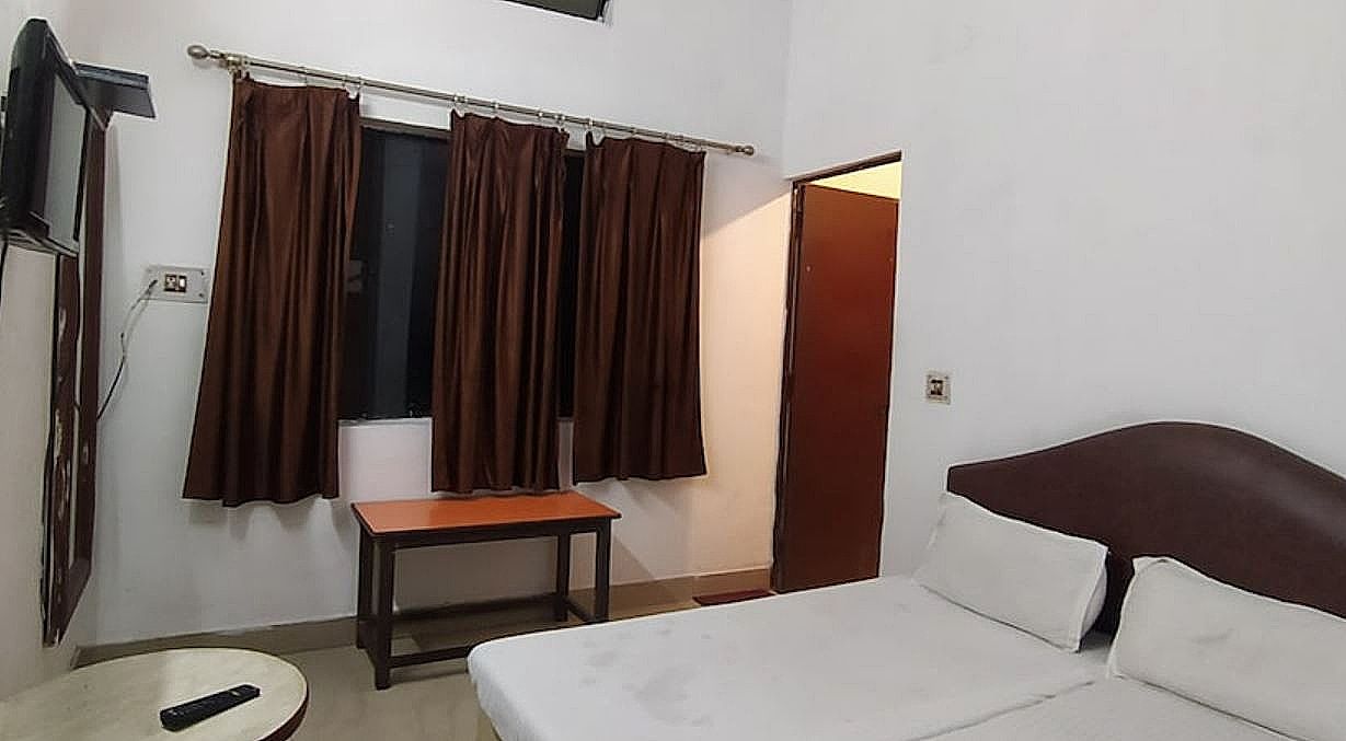Hotel Samrat Standard Room 6
