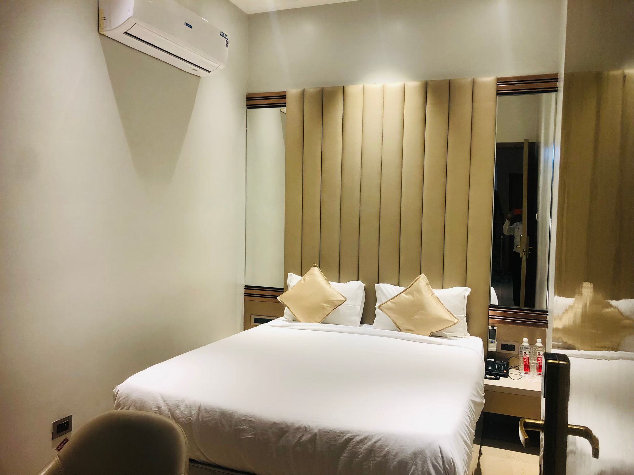 Semi Deluxe Room