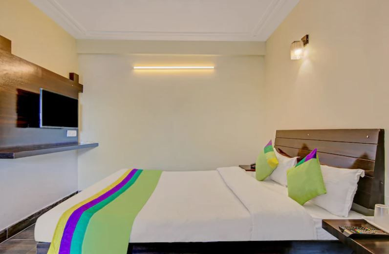 Royce Villa Deluxe Room 2