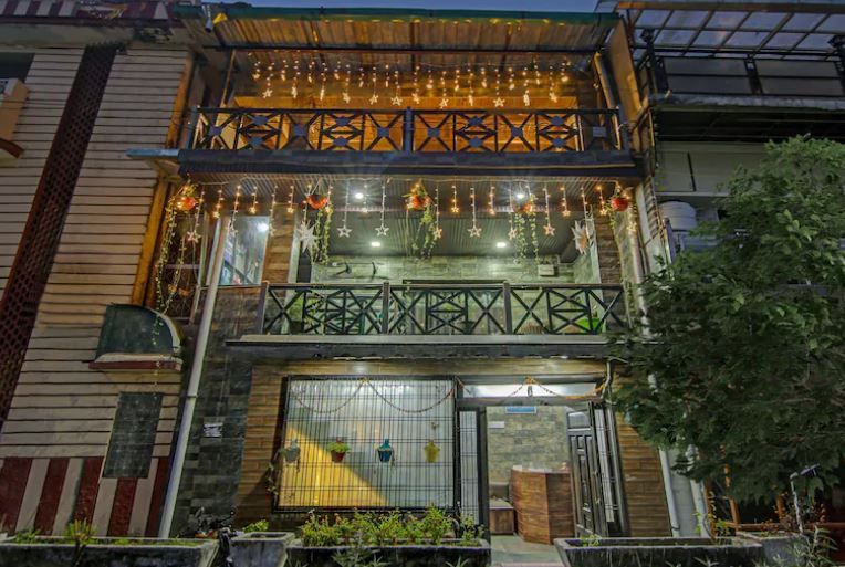 undefined Royce Villa 8