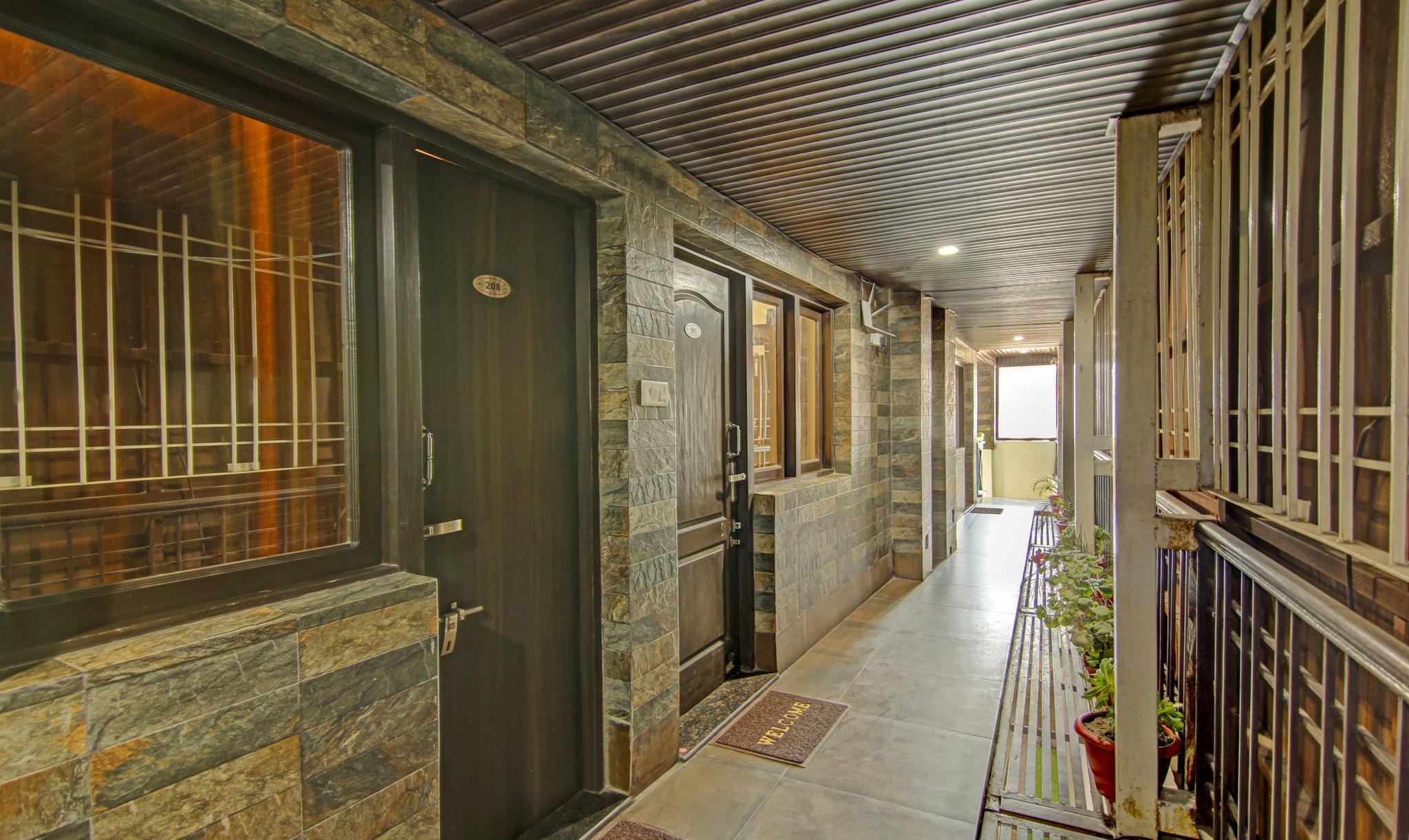 undefined Royce Villa 6