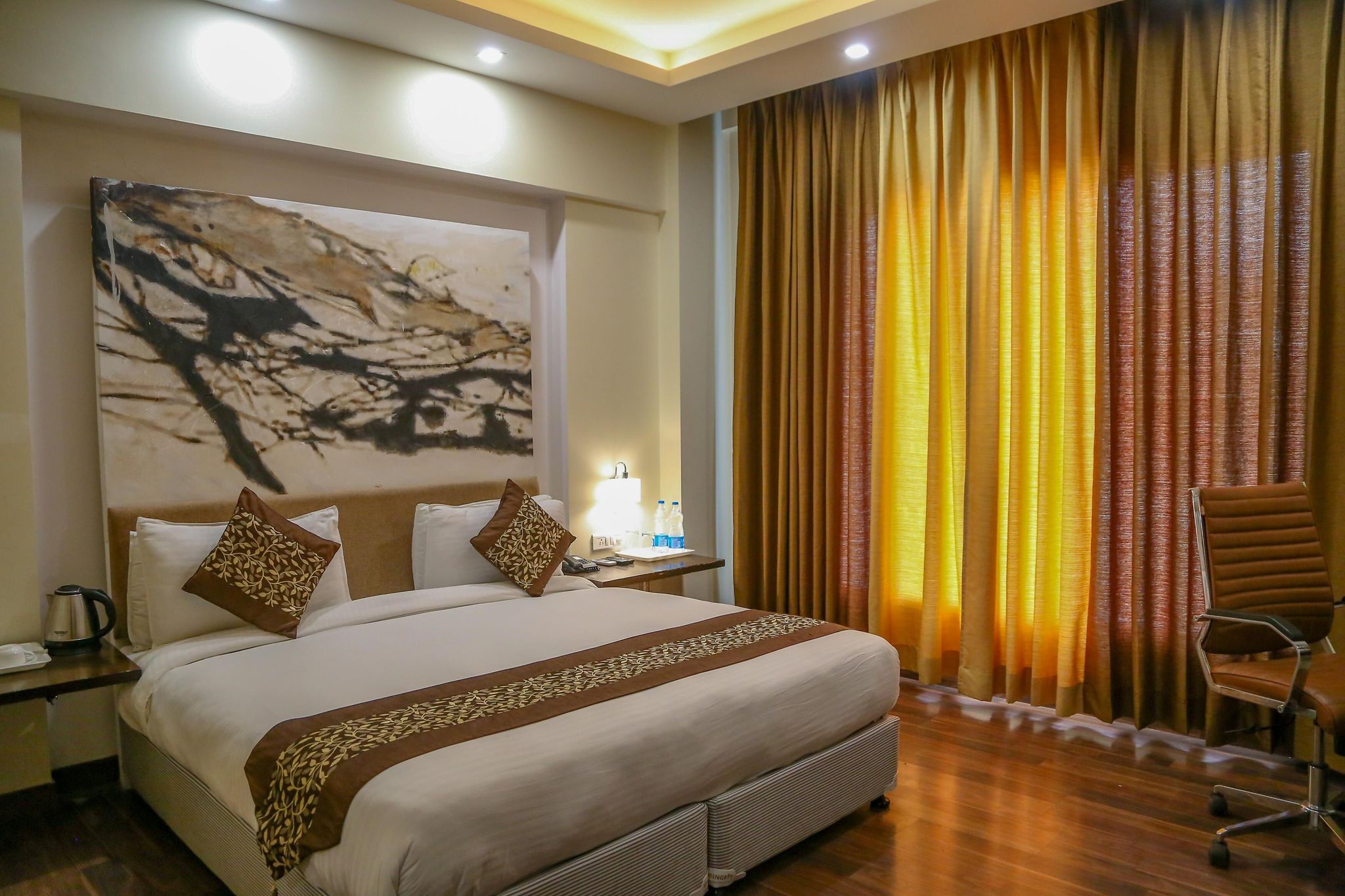 Four Leaf Hotel - Budaun Suite room 3