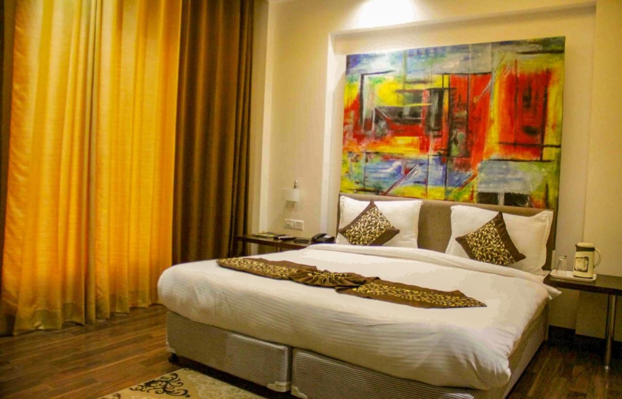 Four Leaf Hotel - Budaun Suite room