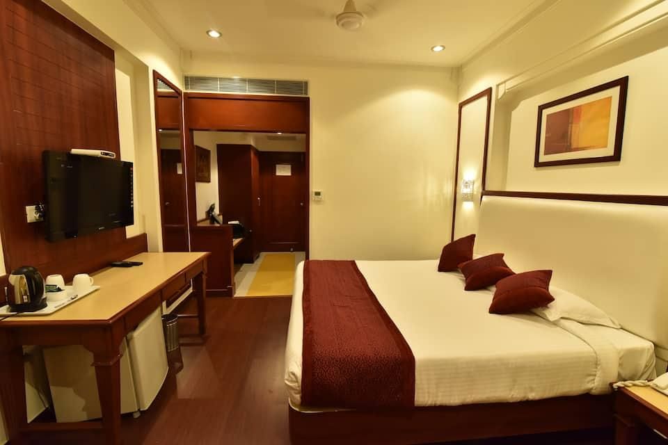 Hotel Niky international Deluxe Twin Bed Room 4