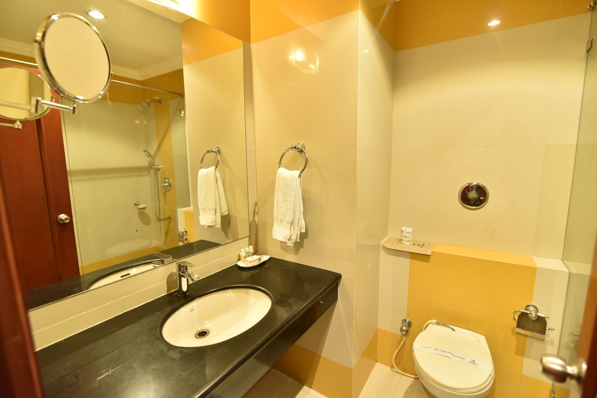 Hotel Niky international Deluxe Twin Bed Room 5