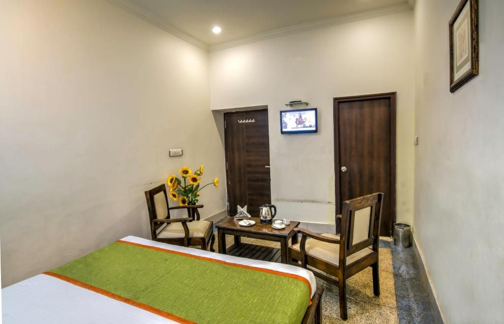 Shree Mohan Villas Standard Double Room 8