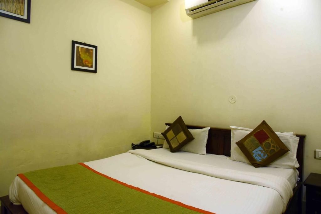 Shree Mohan Villas Standard Double Room 3