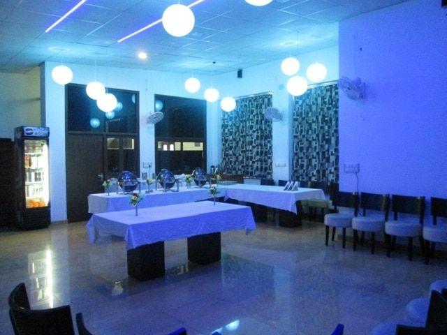 Food & Dining