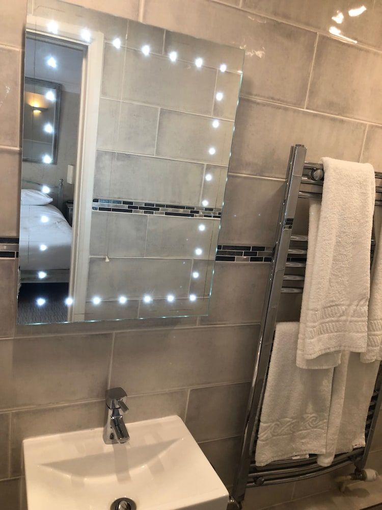 The Willow House Double Room, Ensuite (King Size ) 8