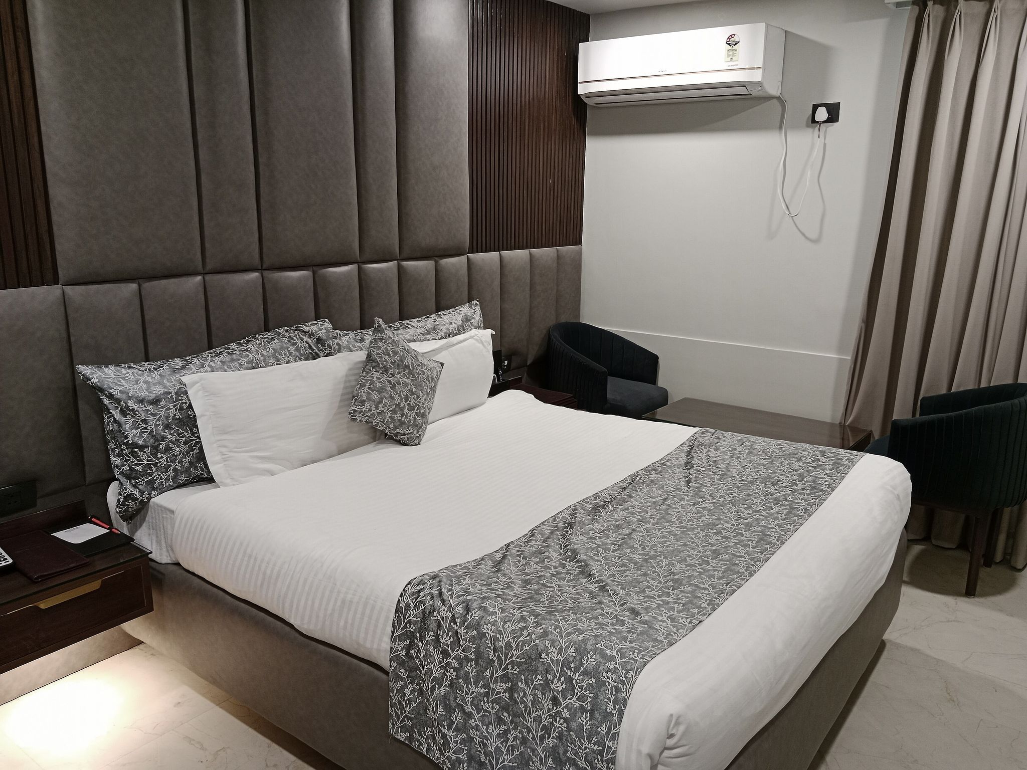 Deluxe Double Bed Room