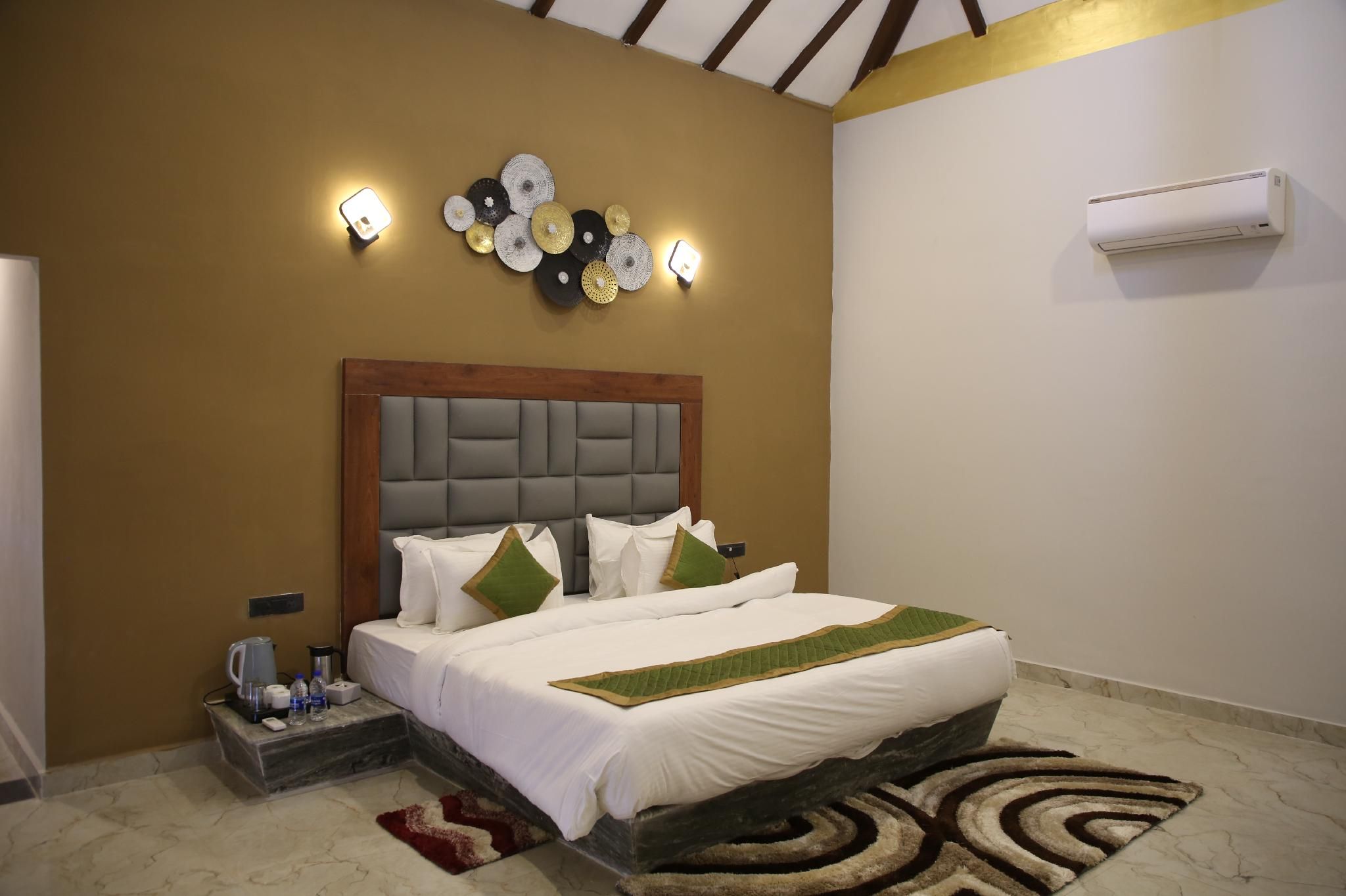 King Suite with Jacuzzi, Sofa Bed and Living Room