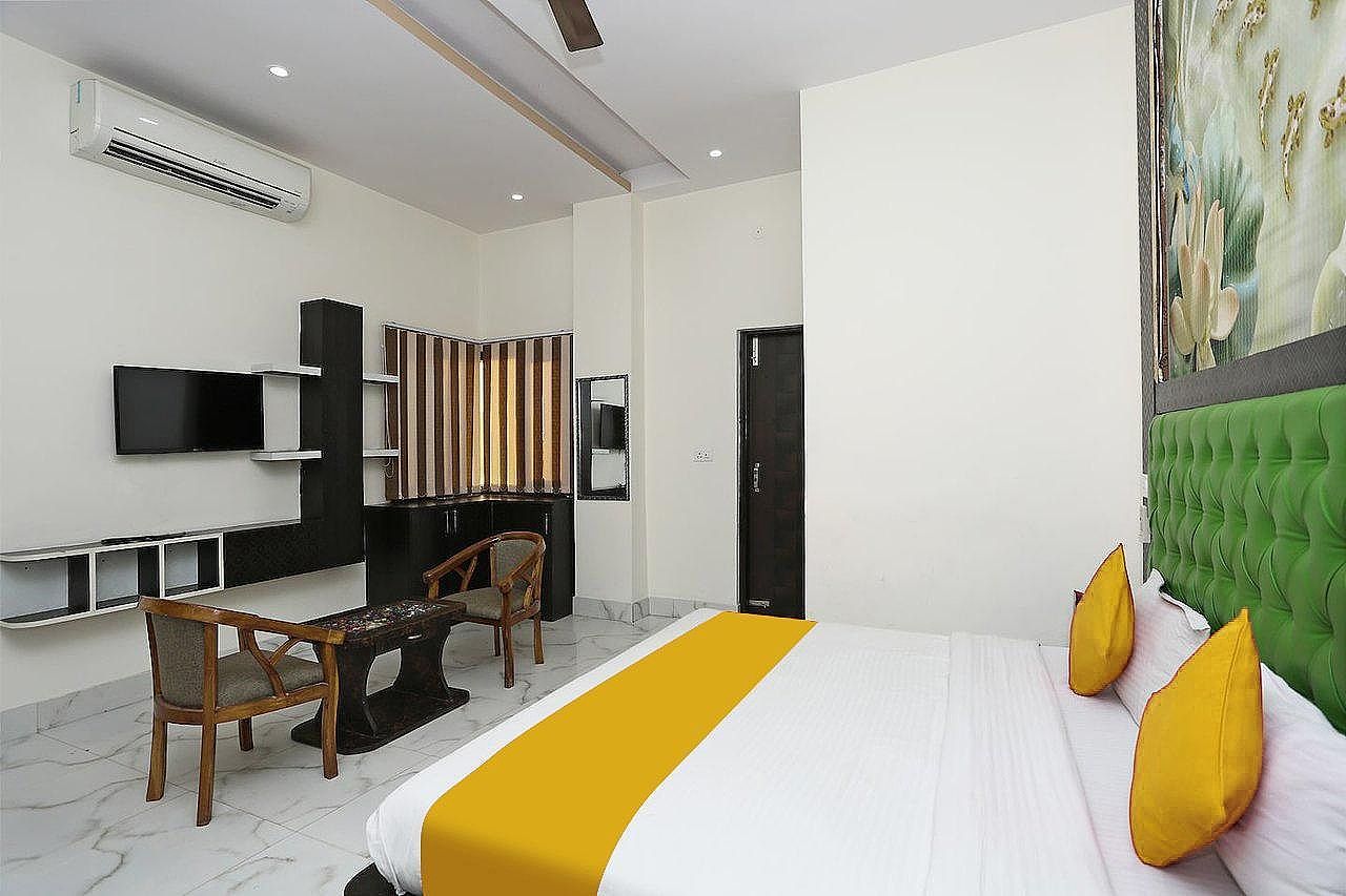 Hotel Sumanglam Deluxe Room 2