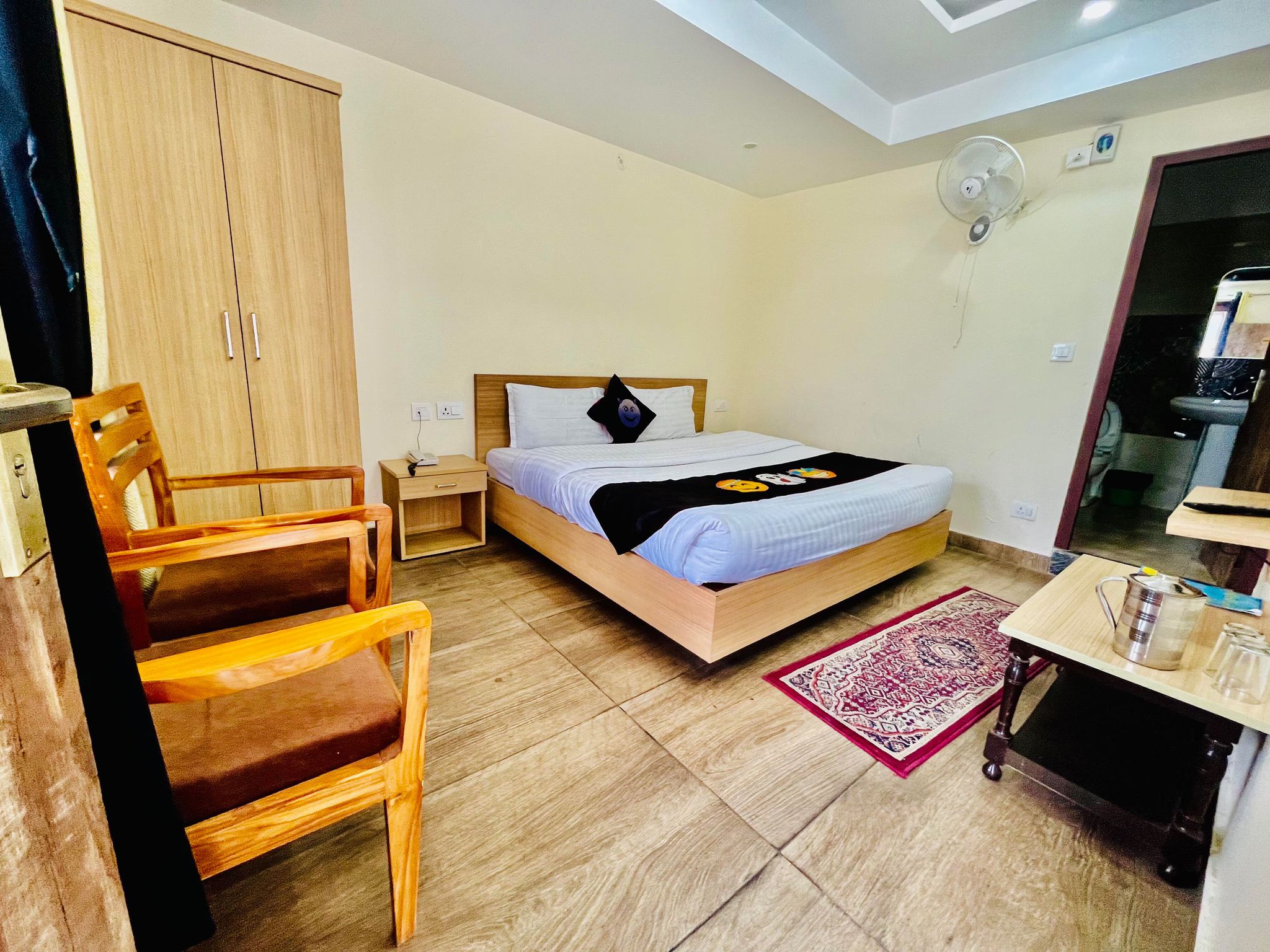 Hotel Emoji Inn Happy Room 8