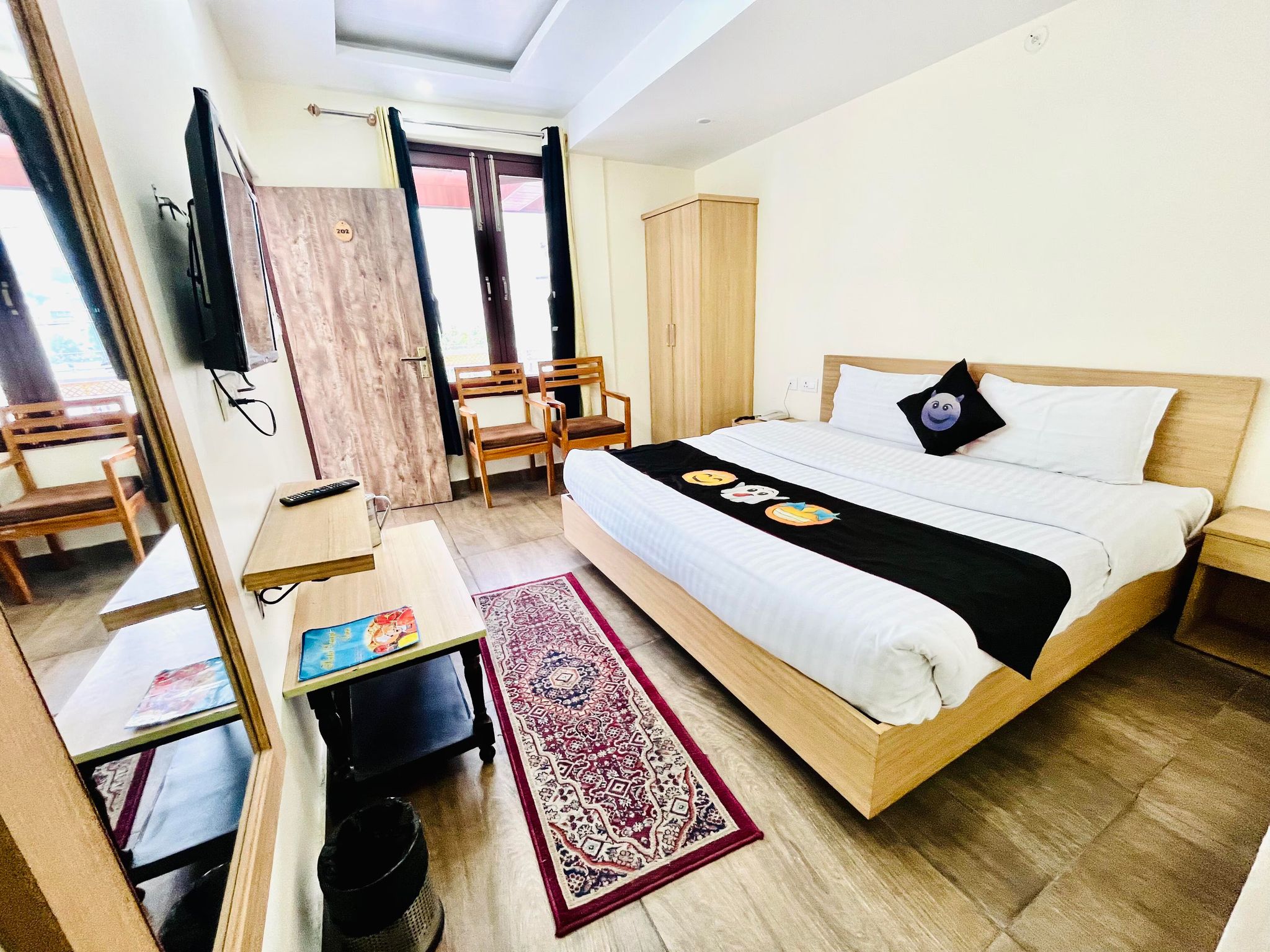 Hotel Emoji Inn Happy Room 6