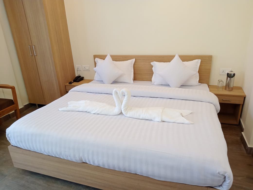 Hotel Emoji Inn Happy Room 5