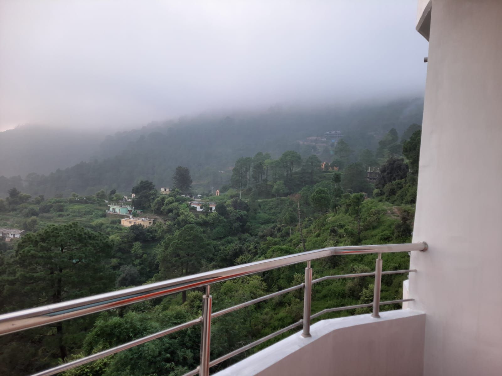 Hotel Kavita Palace Deluxe Room with Balcony and Valley View 2