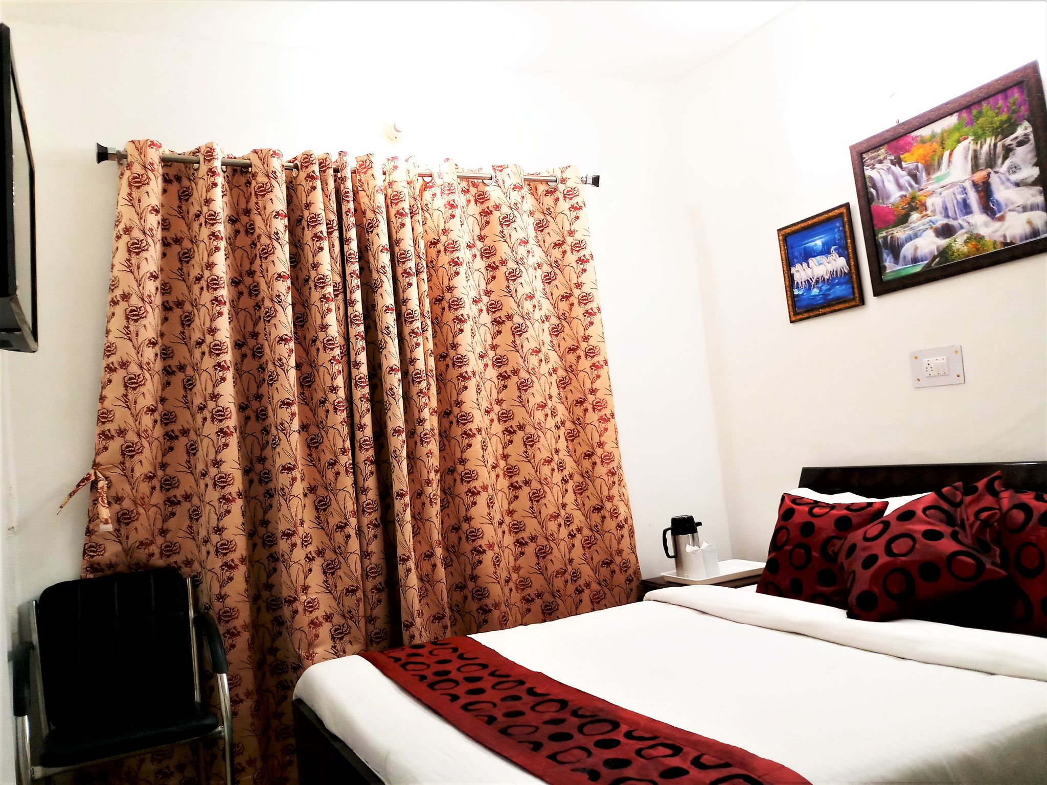 Hotel H K Legacy (Walkable distance from Mall Road) Semi Deluxe Room 3
