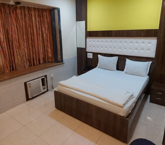 HOTEL PALMS