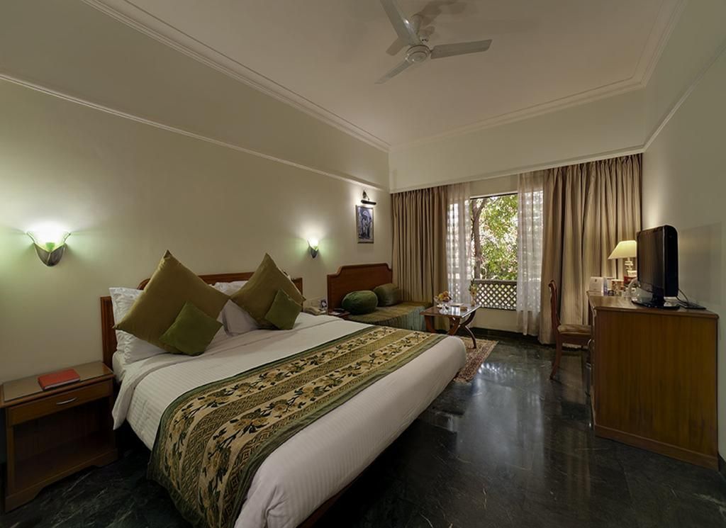 Renest Shraddha Inn - Shirdi Sparrow (Deluxe Room)