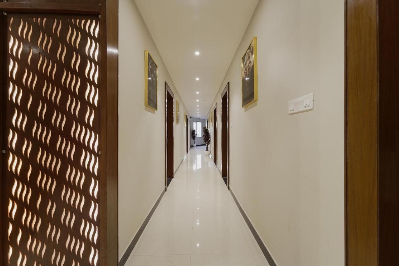 undefined Hotel 9 Coin 4
