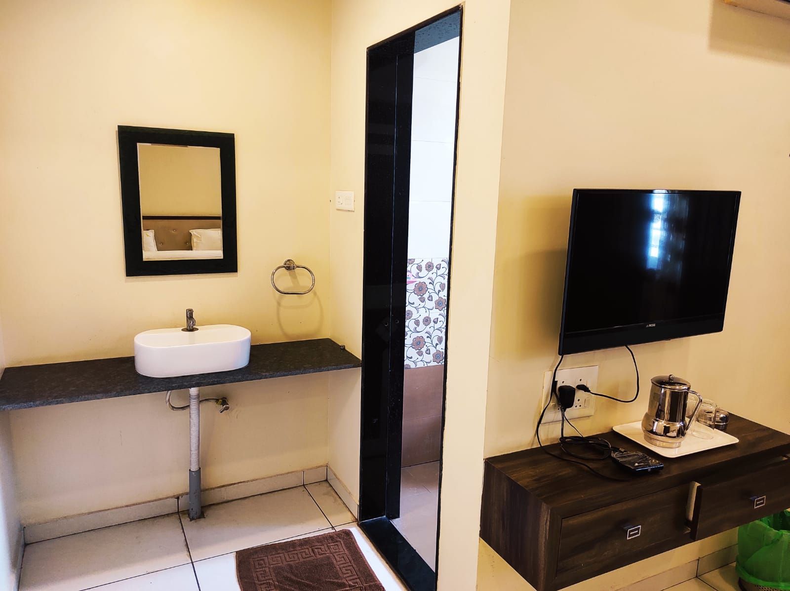 Hotel Golden Eagle Deluxe AC Room 3