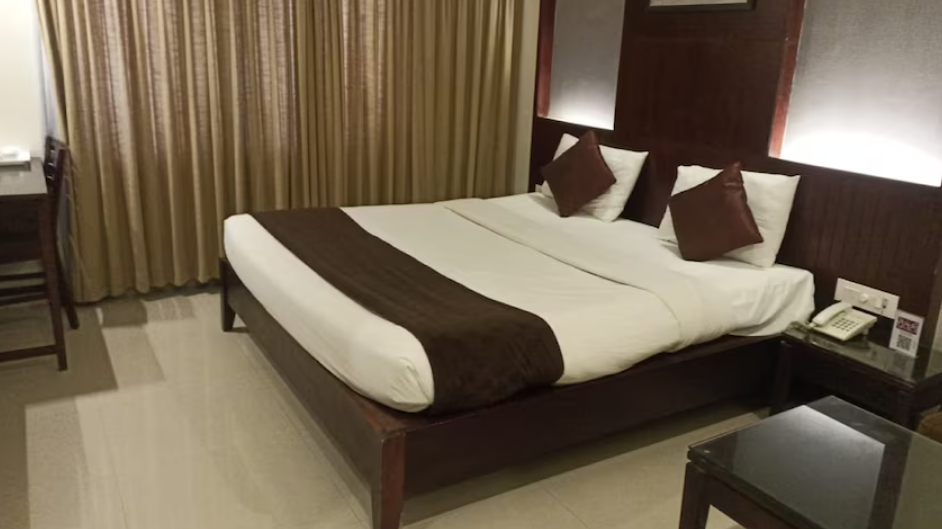 Hotel Chaitali  Deluxe AC Room 3