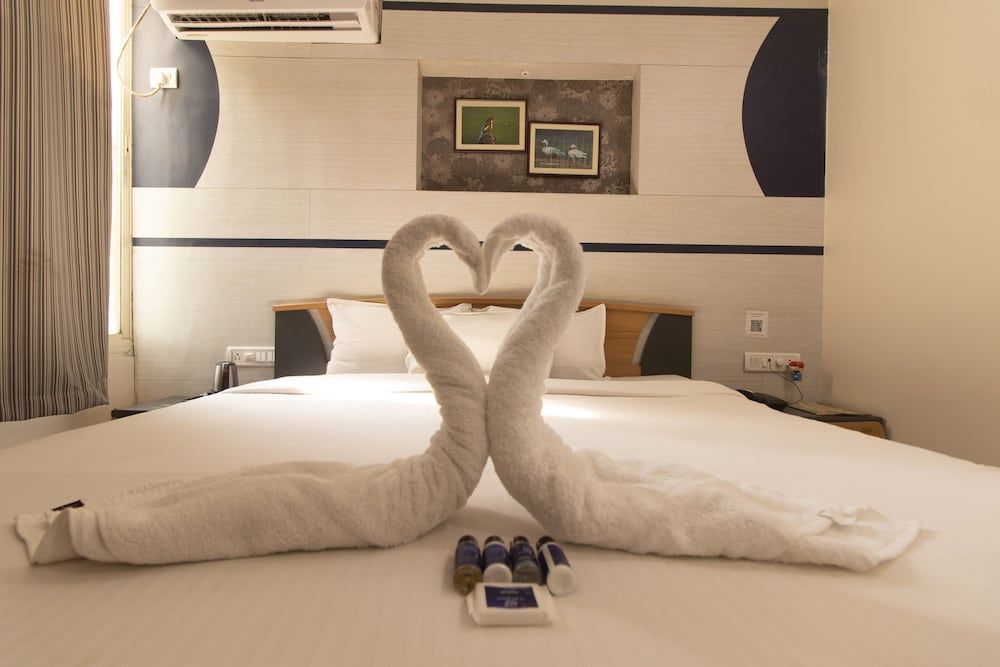 WOW STAYZ2 Hotel Misty Meadows Deluxe Room 2