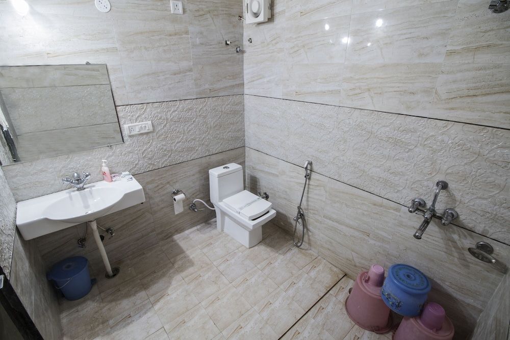 WOW STAYZ2 Hotel Misty Meadows Deluxe Room 29