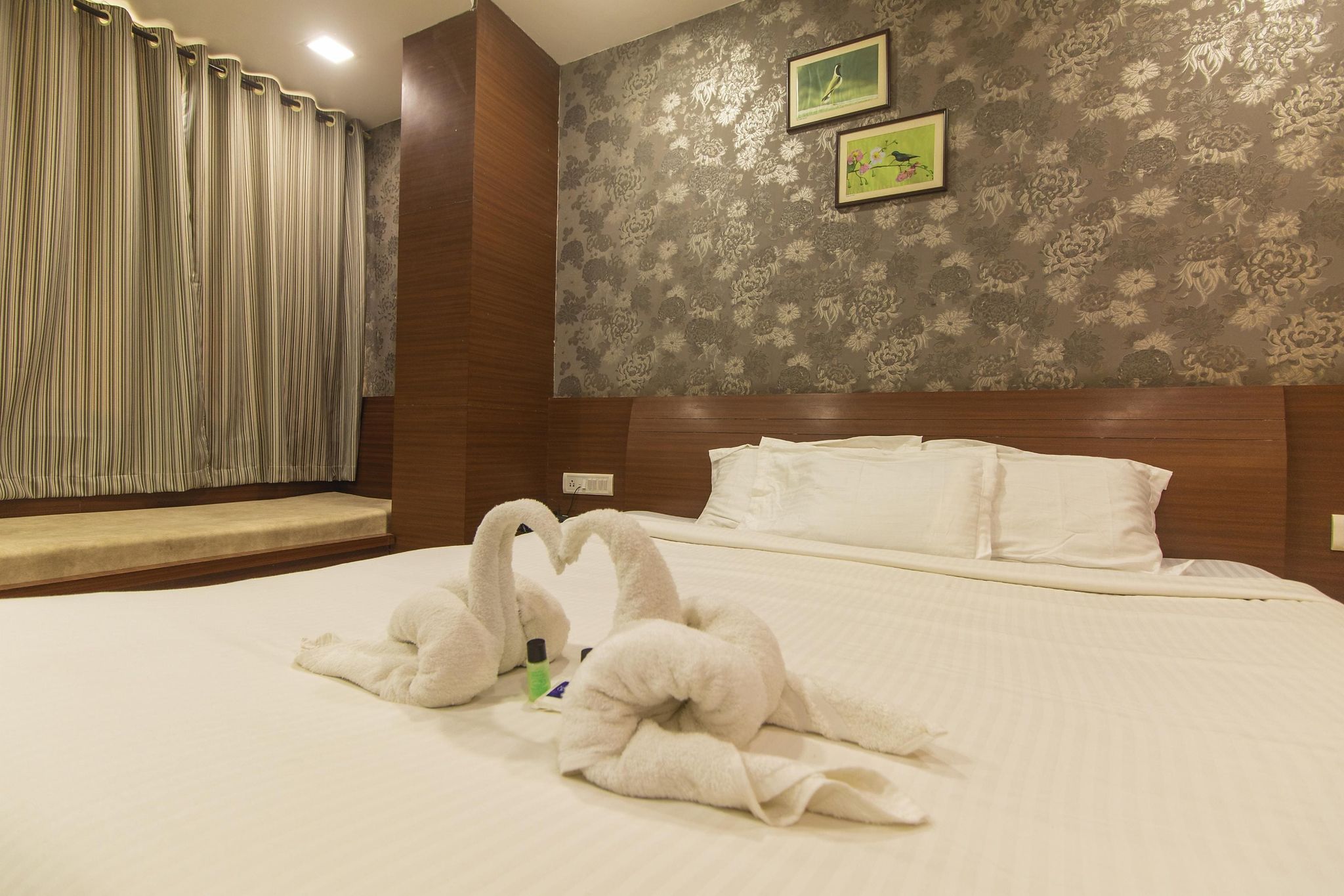 WOW STAYZ2 Hotel Misty Meadows Deluxe Room 16