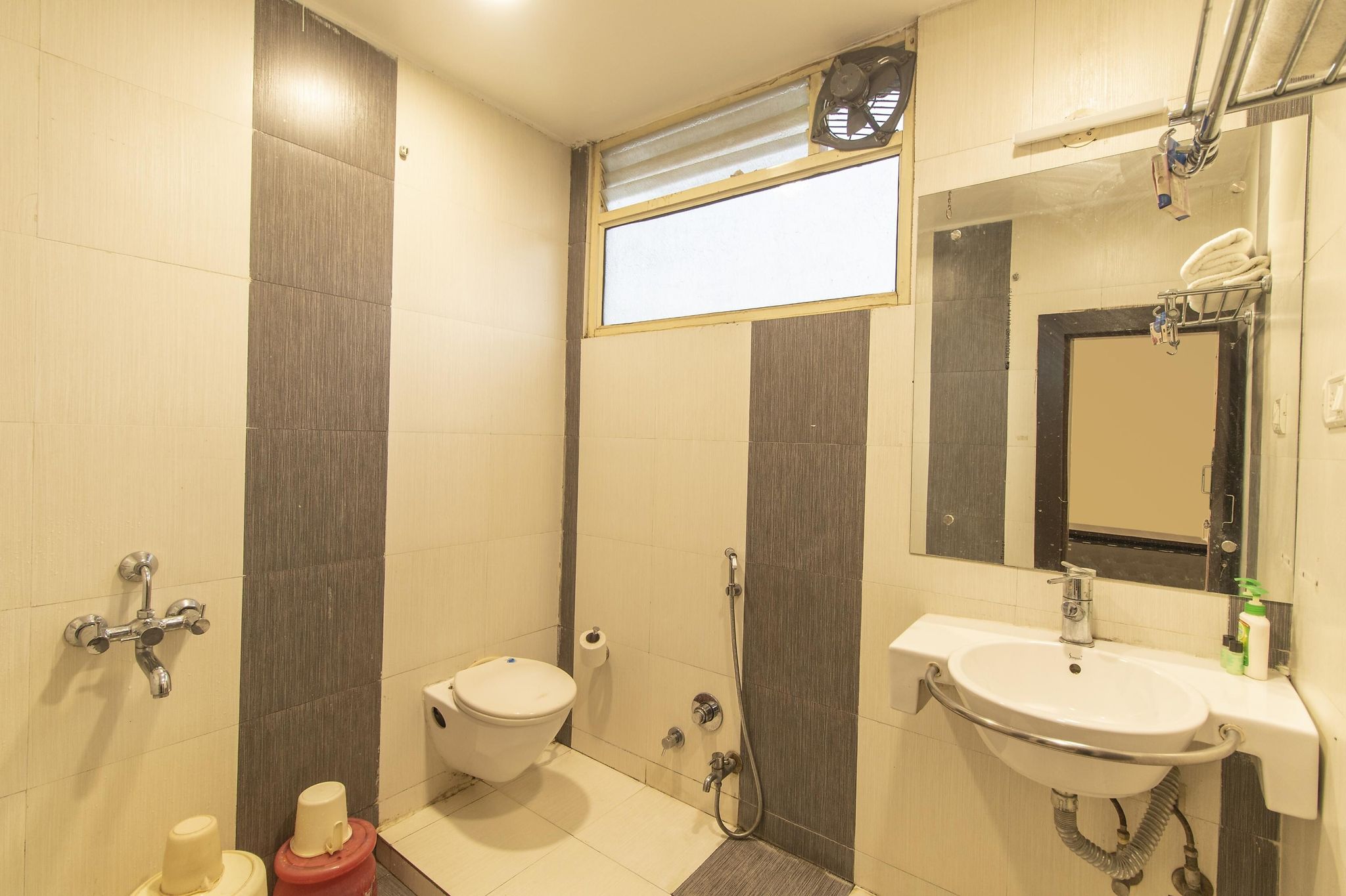 WOW STAYZ2 Hotel Misty Meadows Deluxe Room 35