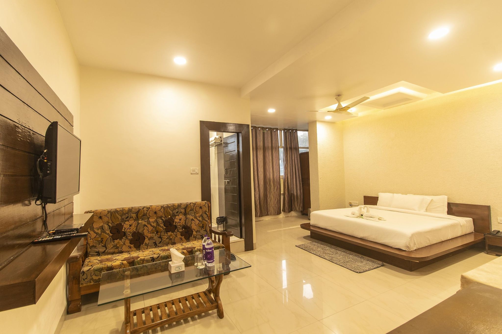 WOW STAYZ2 Hotel Misty Meadows Deluxe Room 10